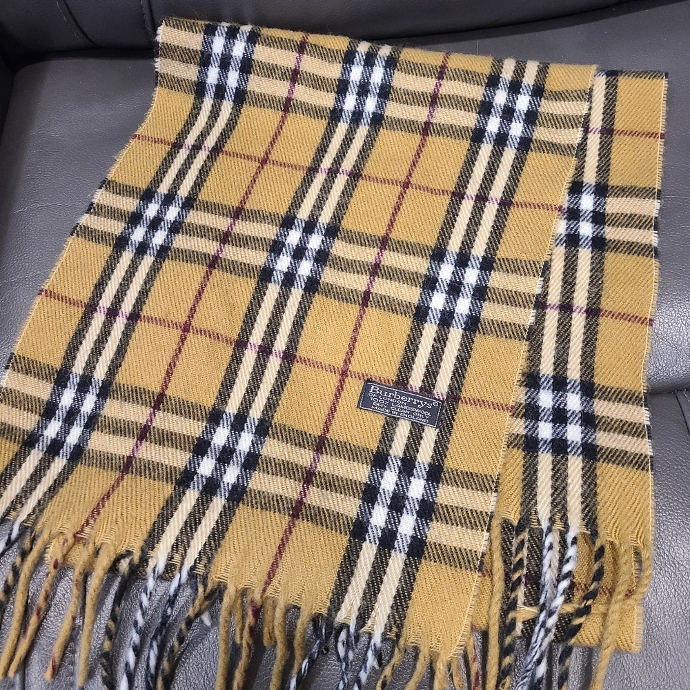 Burberrys Scarf